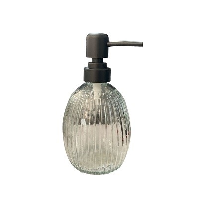 salle de bain accessoires robinet baignoire lavabo vasque tapis douchette poubelle