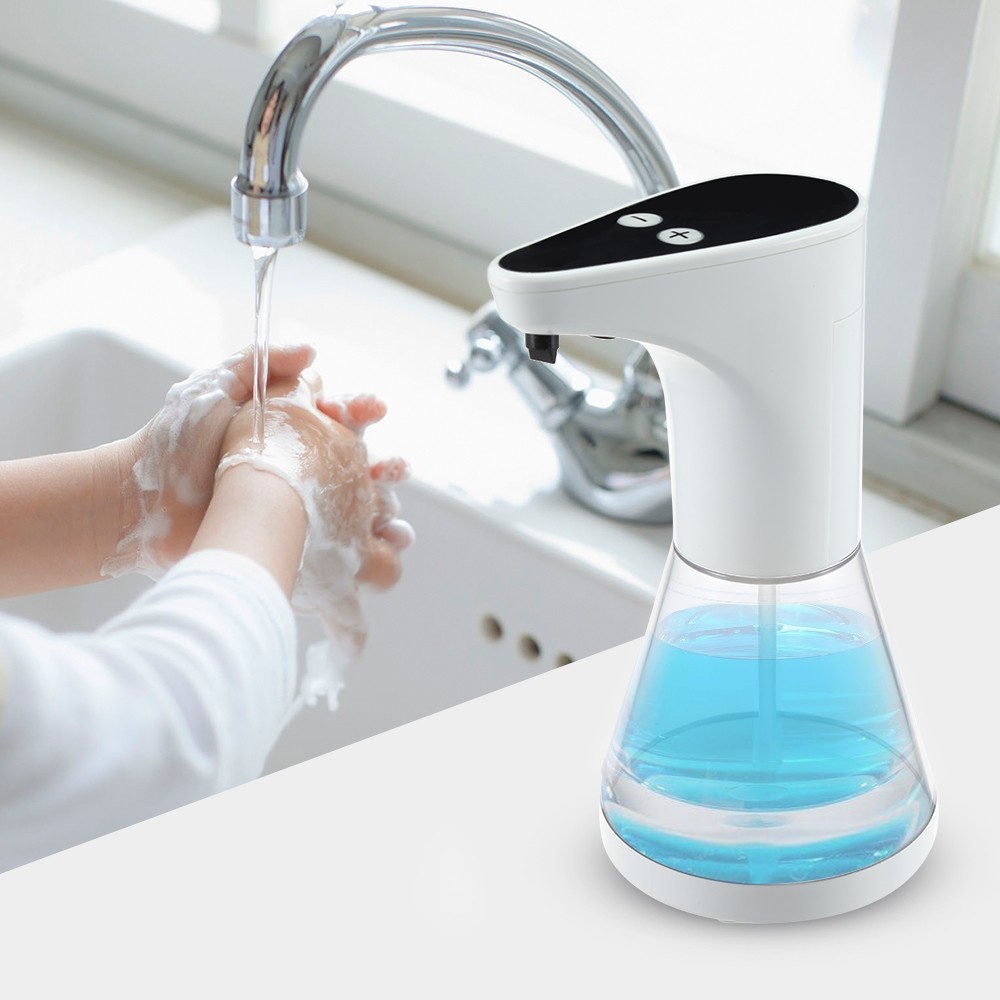 salle de bain accessoires robinet baignoire lavabo vasque tapis douchette poubelle