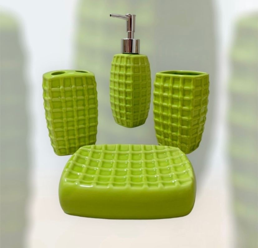 salle de bain accessoires robinet baignoire lavabo vasque tapis douchette poubelle