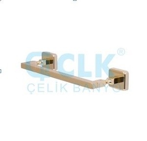 salle de bain accessoires robinet baignoire lavabo vasque tapis douchette poubelle