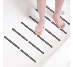 salle de bain accessoires robinet baignoire lavabo vasque tapis douchette poubelle