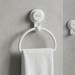 salle de bain accessoires robinet baignoire lavabo vasque tapis douchette poubelle